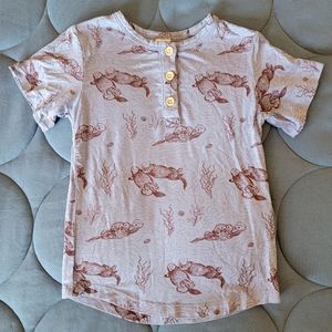 kate quinn | short sleeve basic henley tee | sea otters